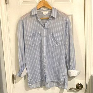 Like new blue and white striped causal shirt